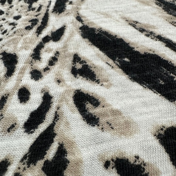 Chico's Black‎ Tan Animal Print Beaded Embellished Neckline Long Sleeve Top 3 XL - Picture 5 of 6